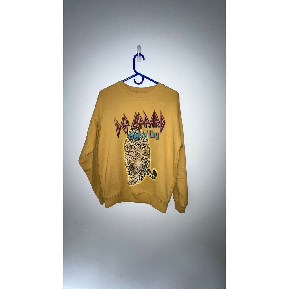 Yellow Def Leppard sweatshirt, 2022 size XS